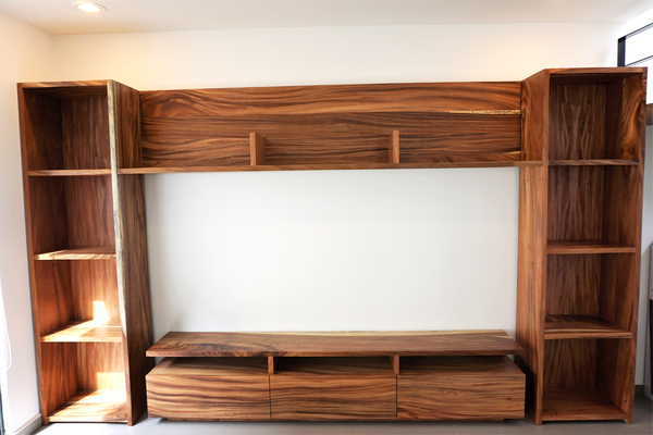Mueble para T.V. Parota sólida